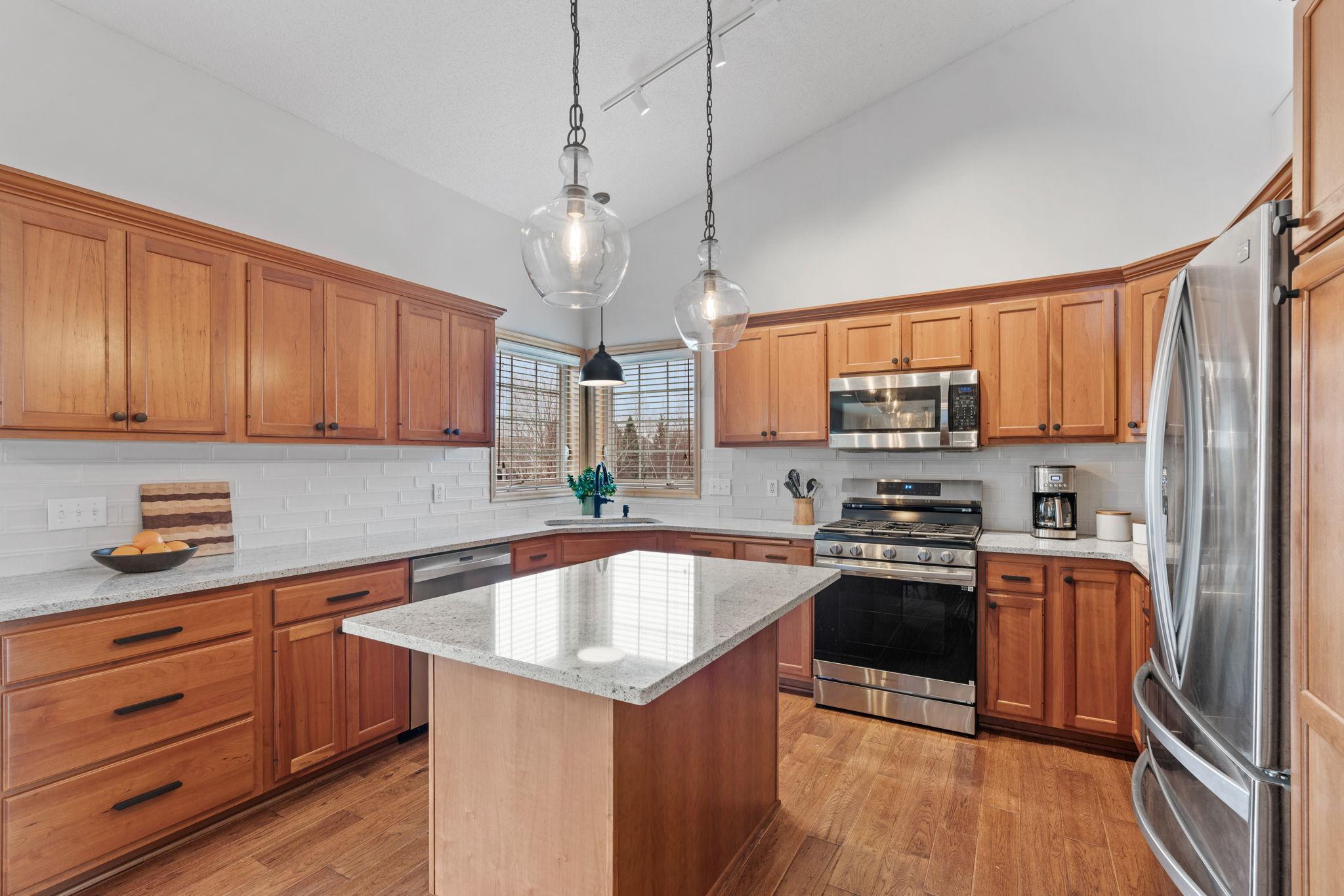 4574 Hummingbird Trail NE