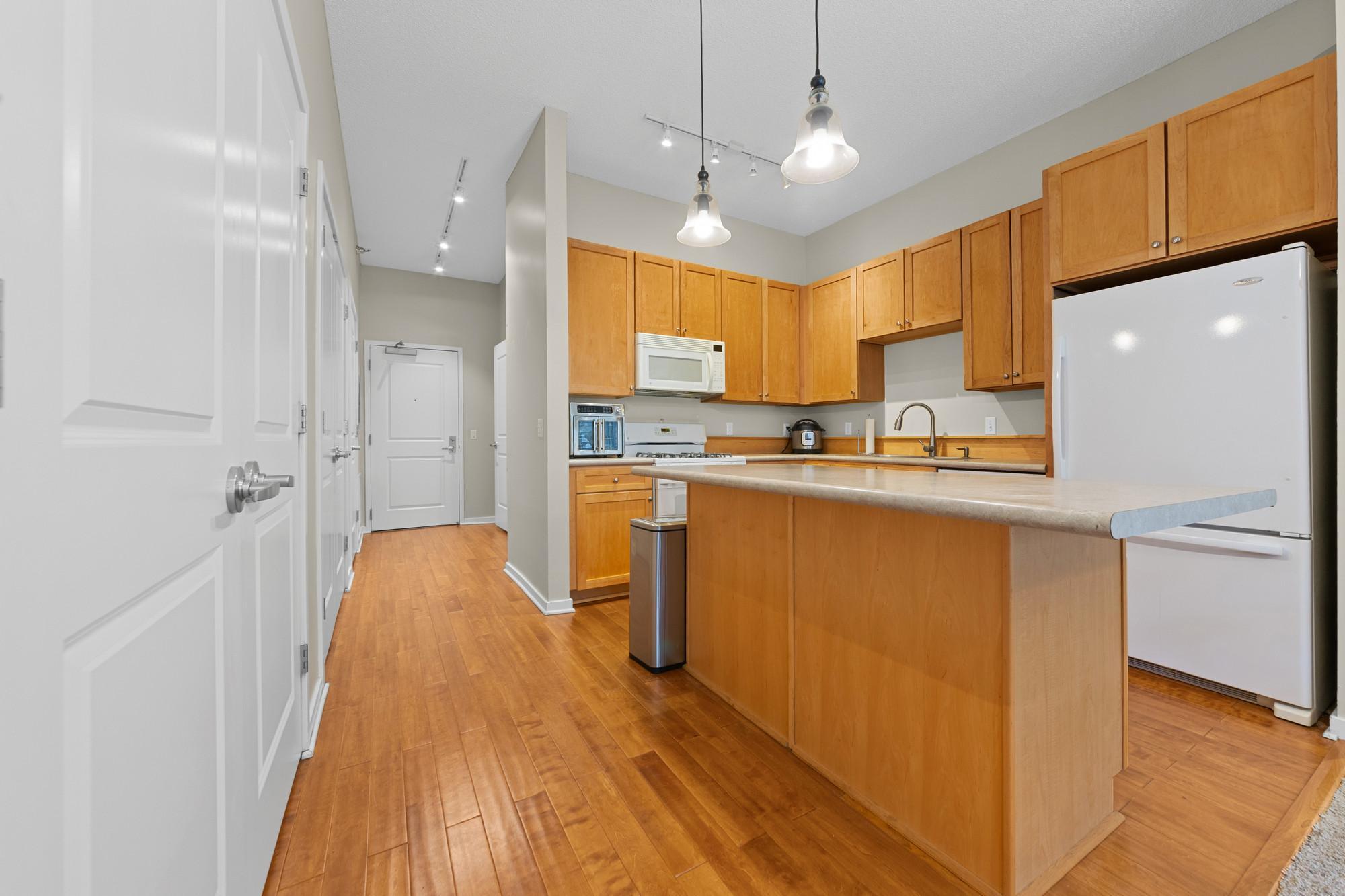 209 8th Street E Unit: 305