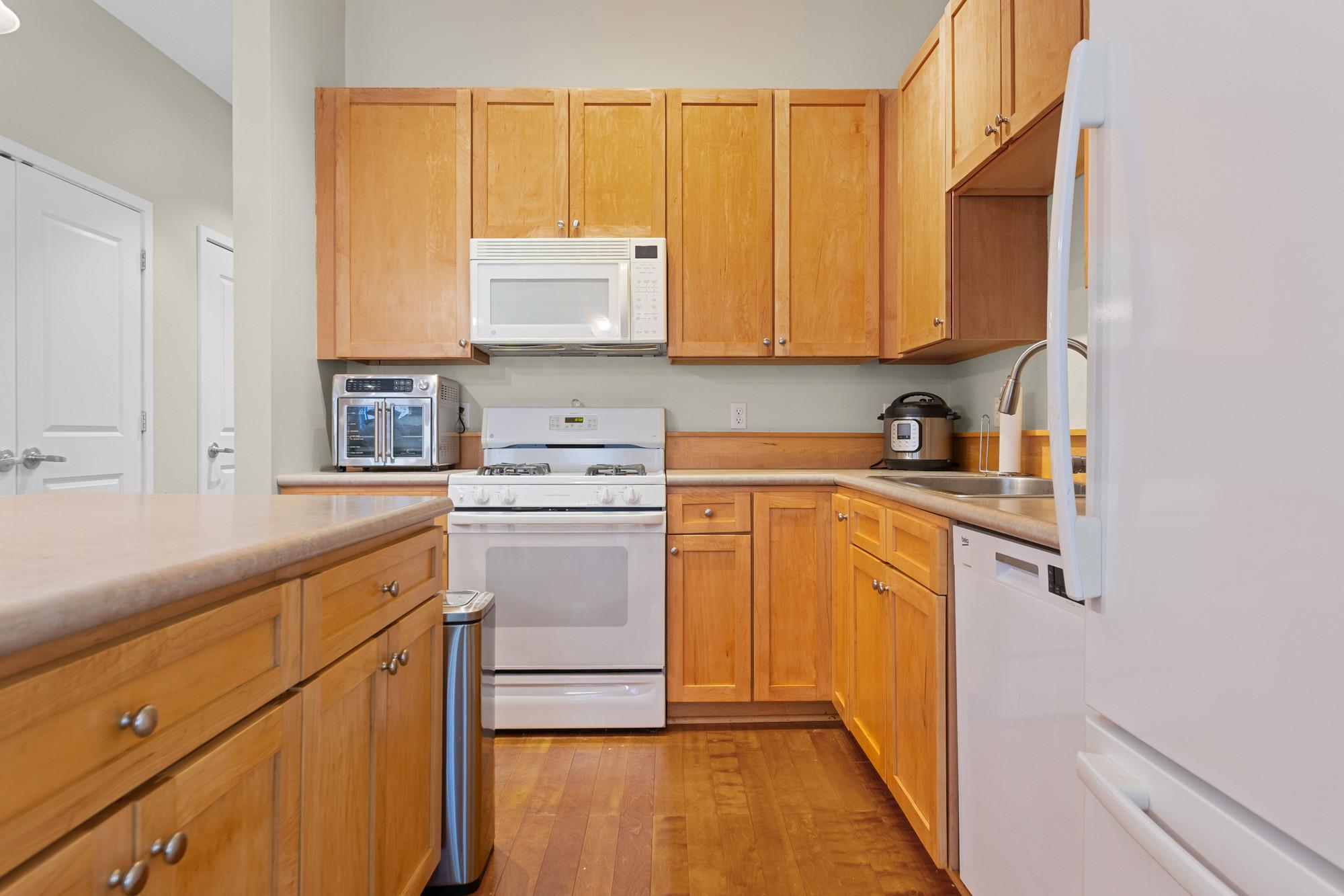 209 8th Street E Unit: 305