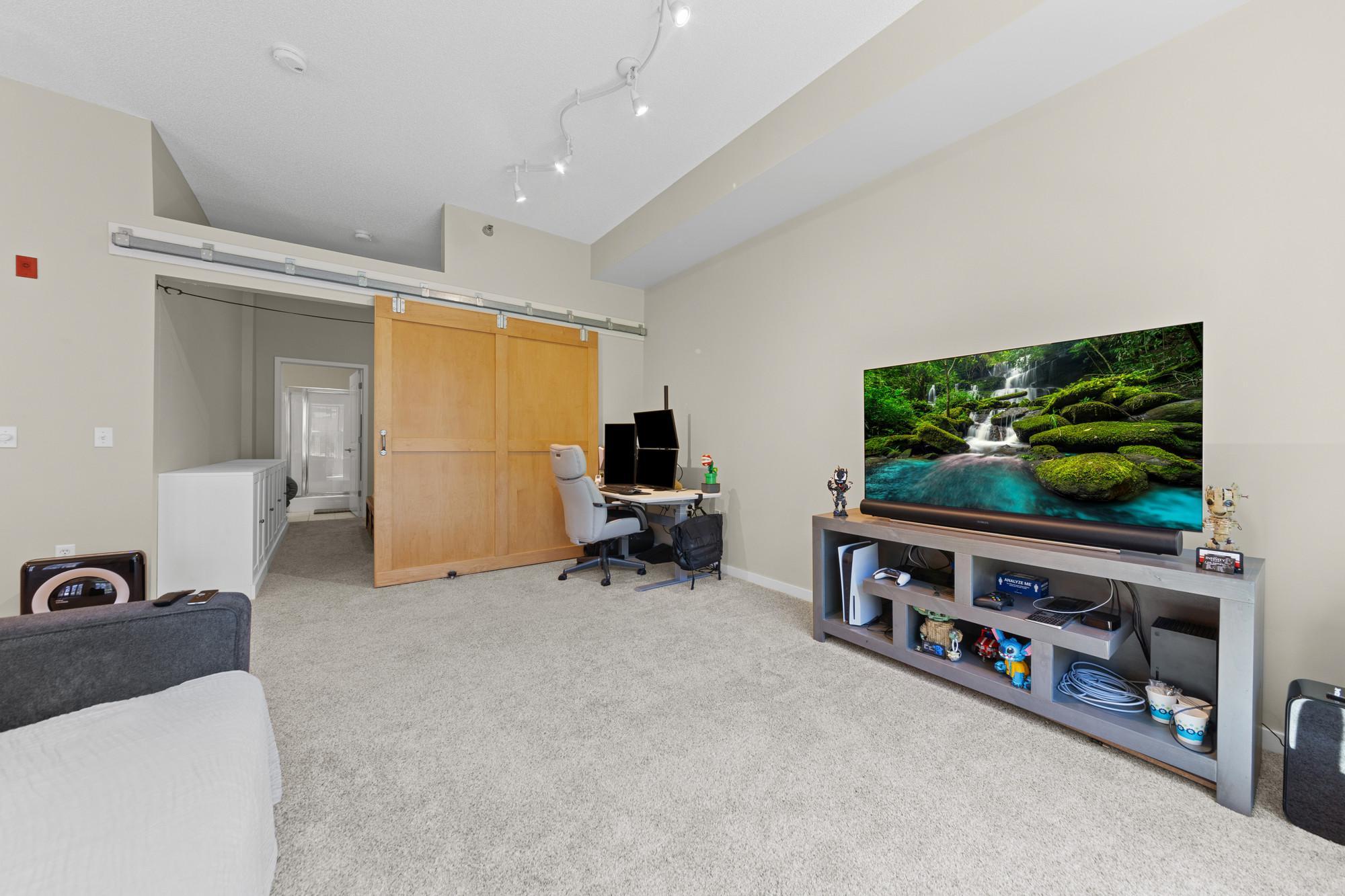 209 8th Street E Unit: 305
