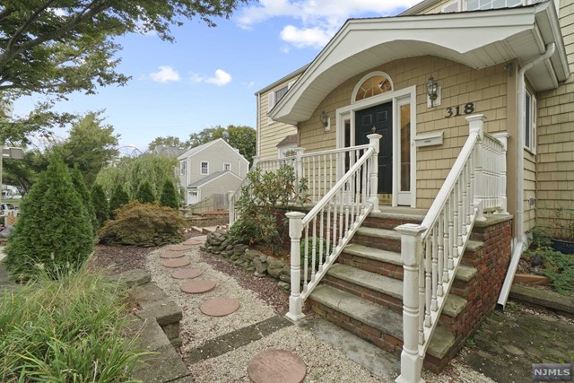 318 East Midland Avenue
