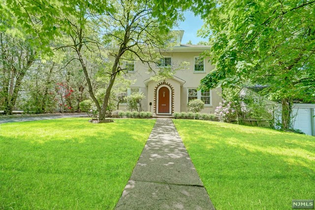 24 North Summit Street