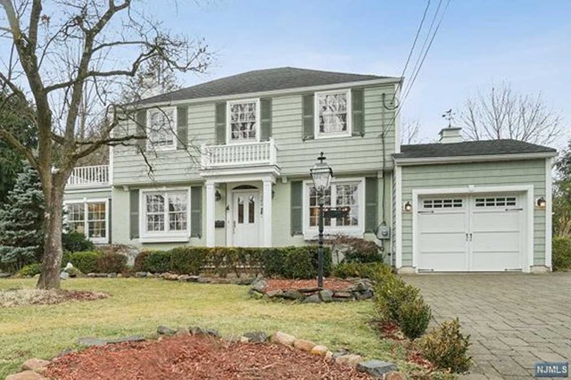 140 Surrey Lane