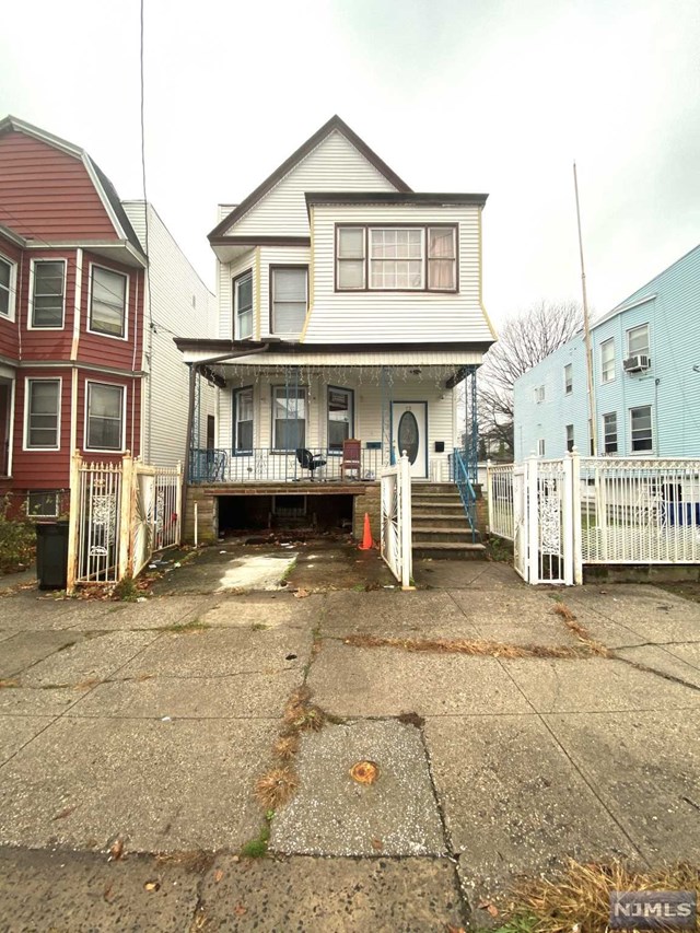 73 Pearsall Avenue