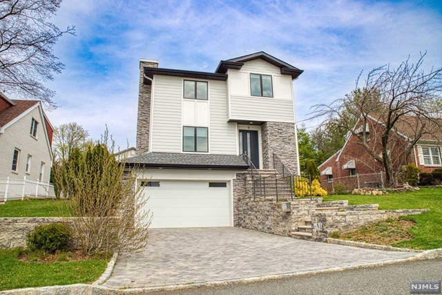 5 Crest Dr N