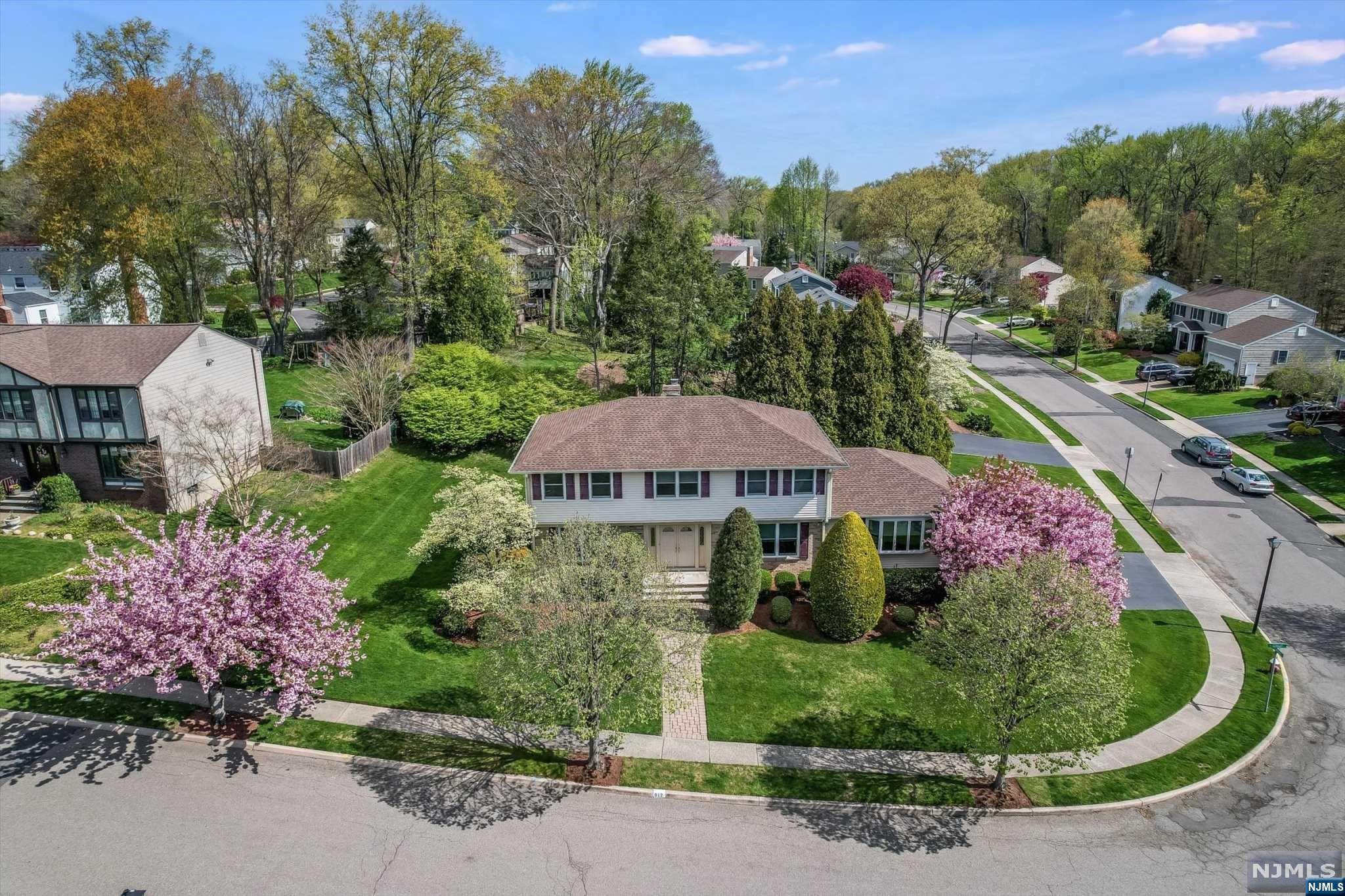 812 Hennigar Place