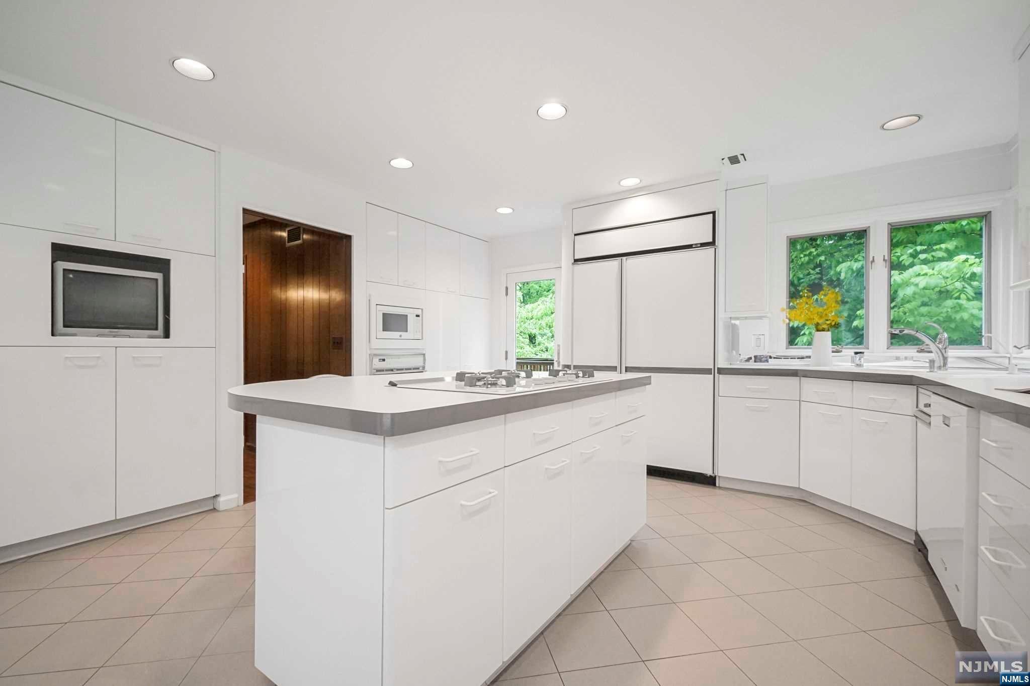 566 Wayne Drive