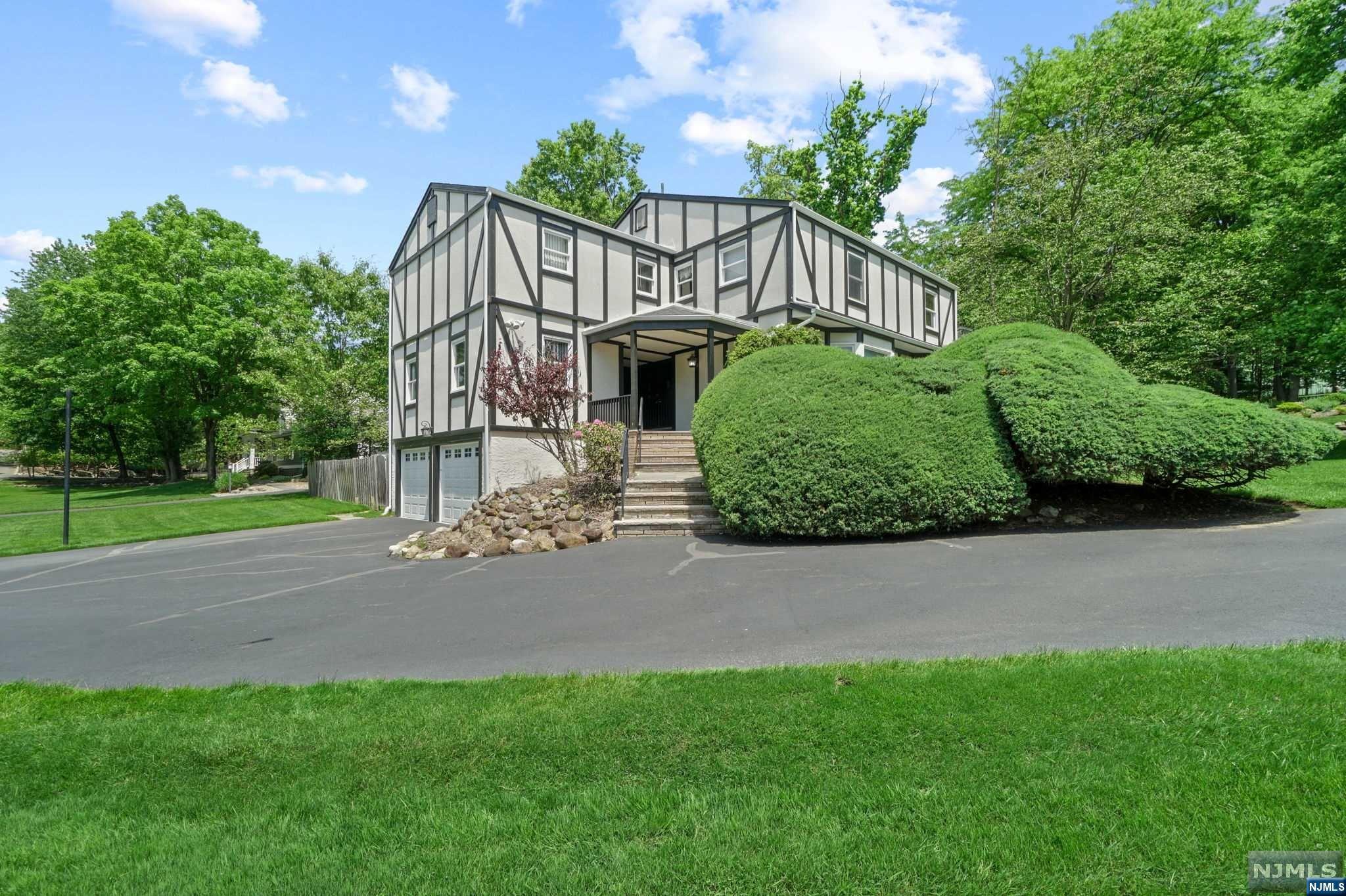 566 Wayne Drive