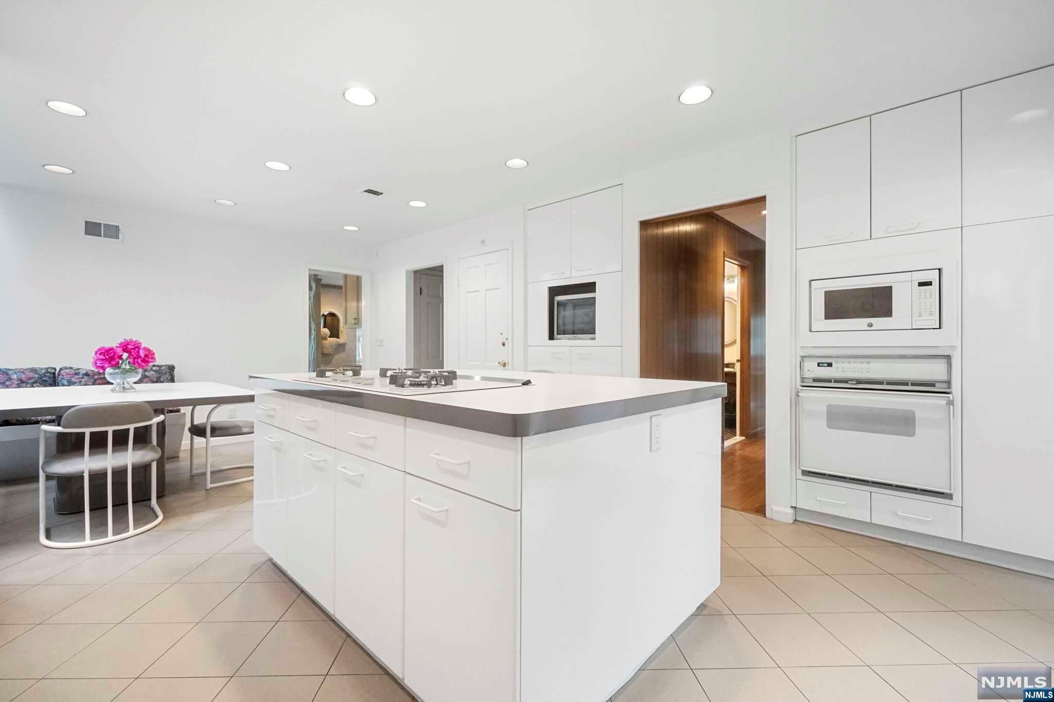 566 Wayne Drive