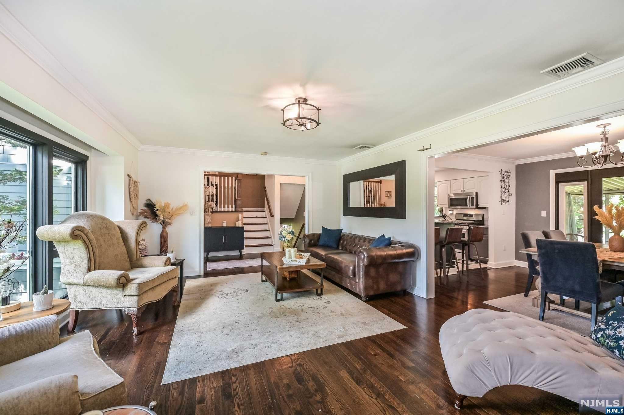 990 Woodland Avenue