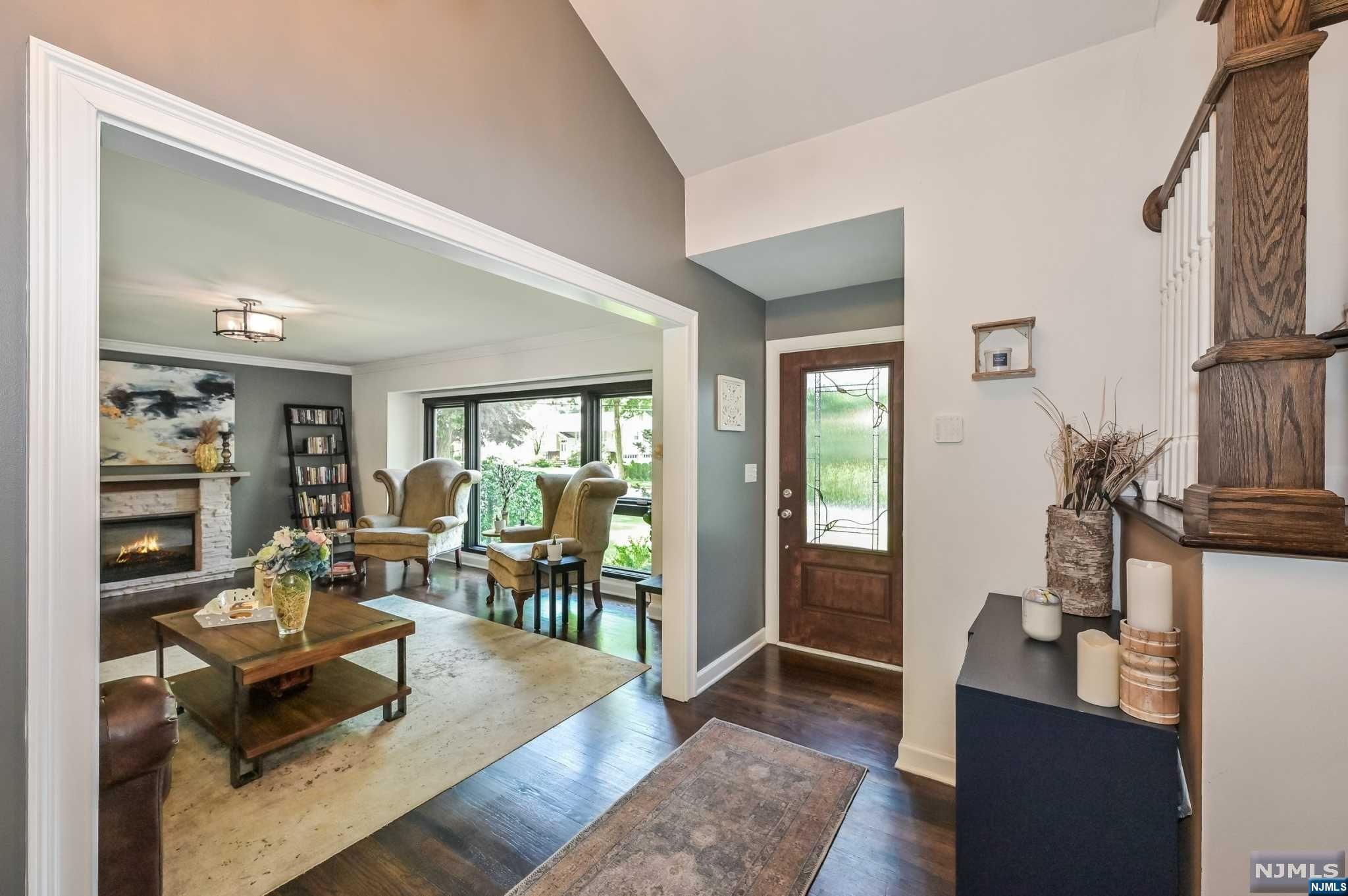 990 Woodland Avenue