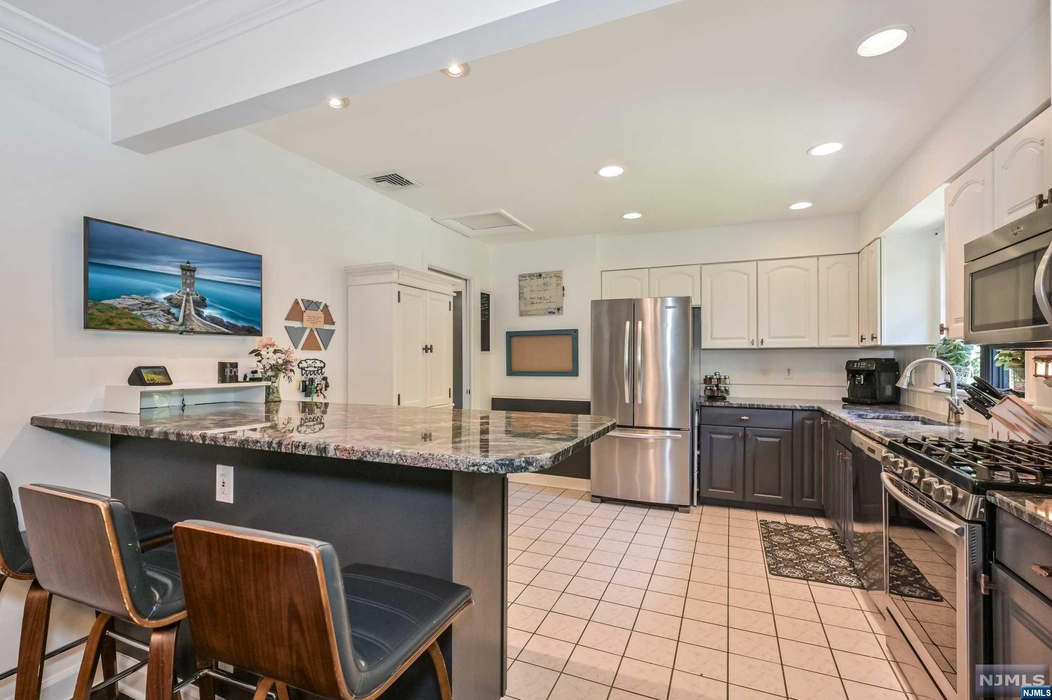990 Woodland Avenue