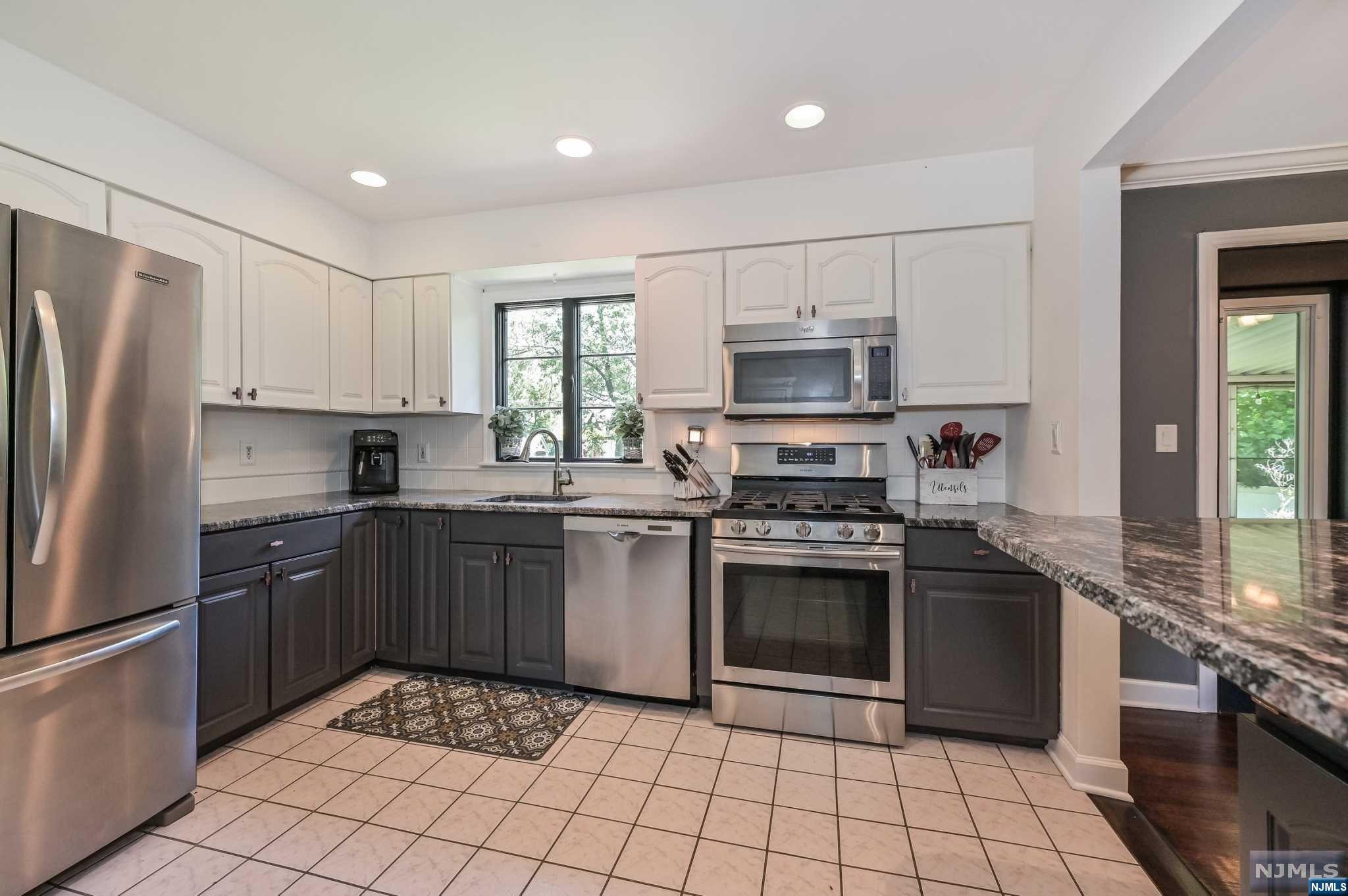 990 Woodland Avenue