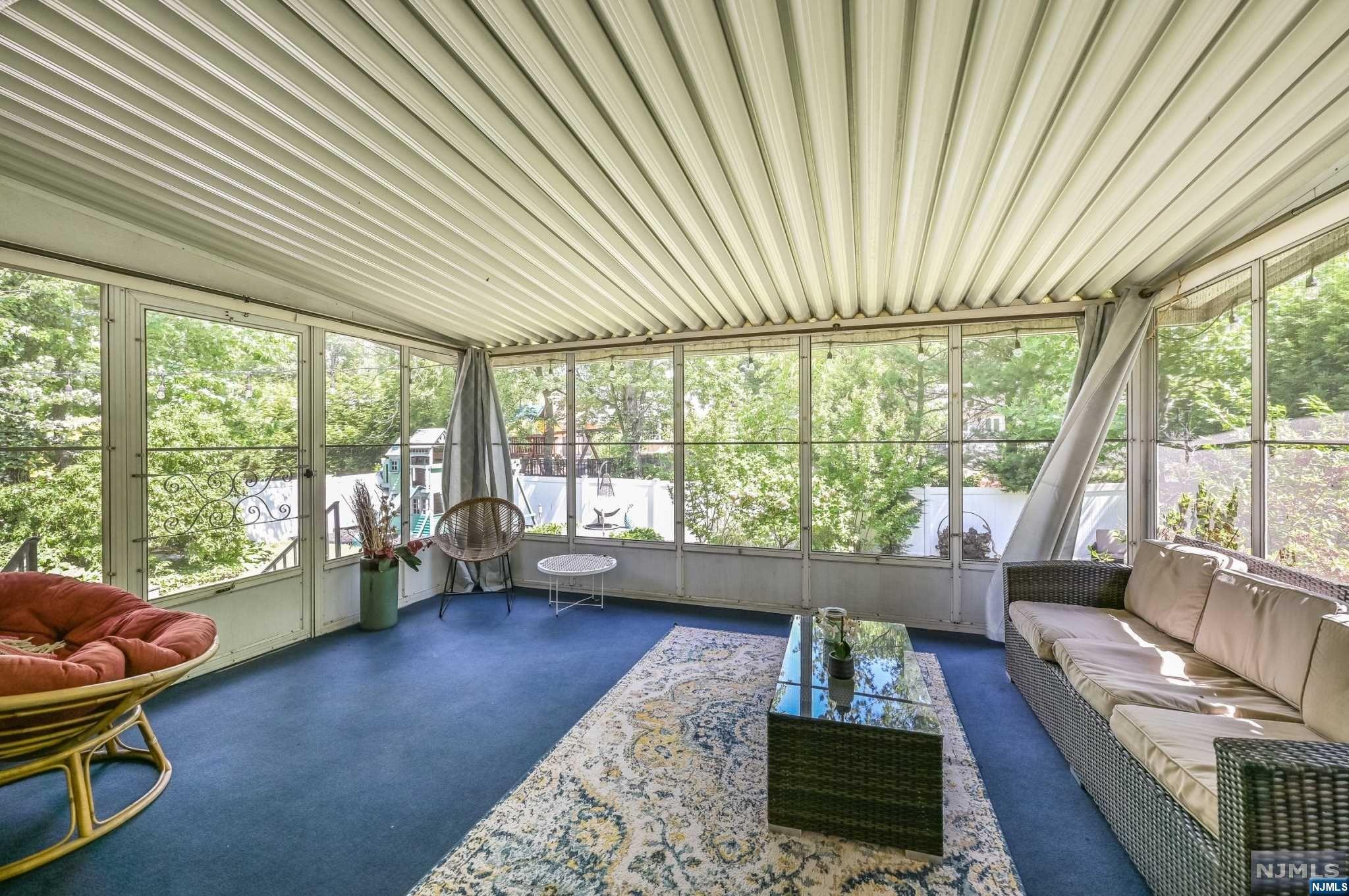990 Woodland Avenue