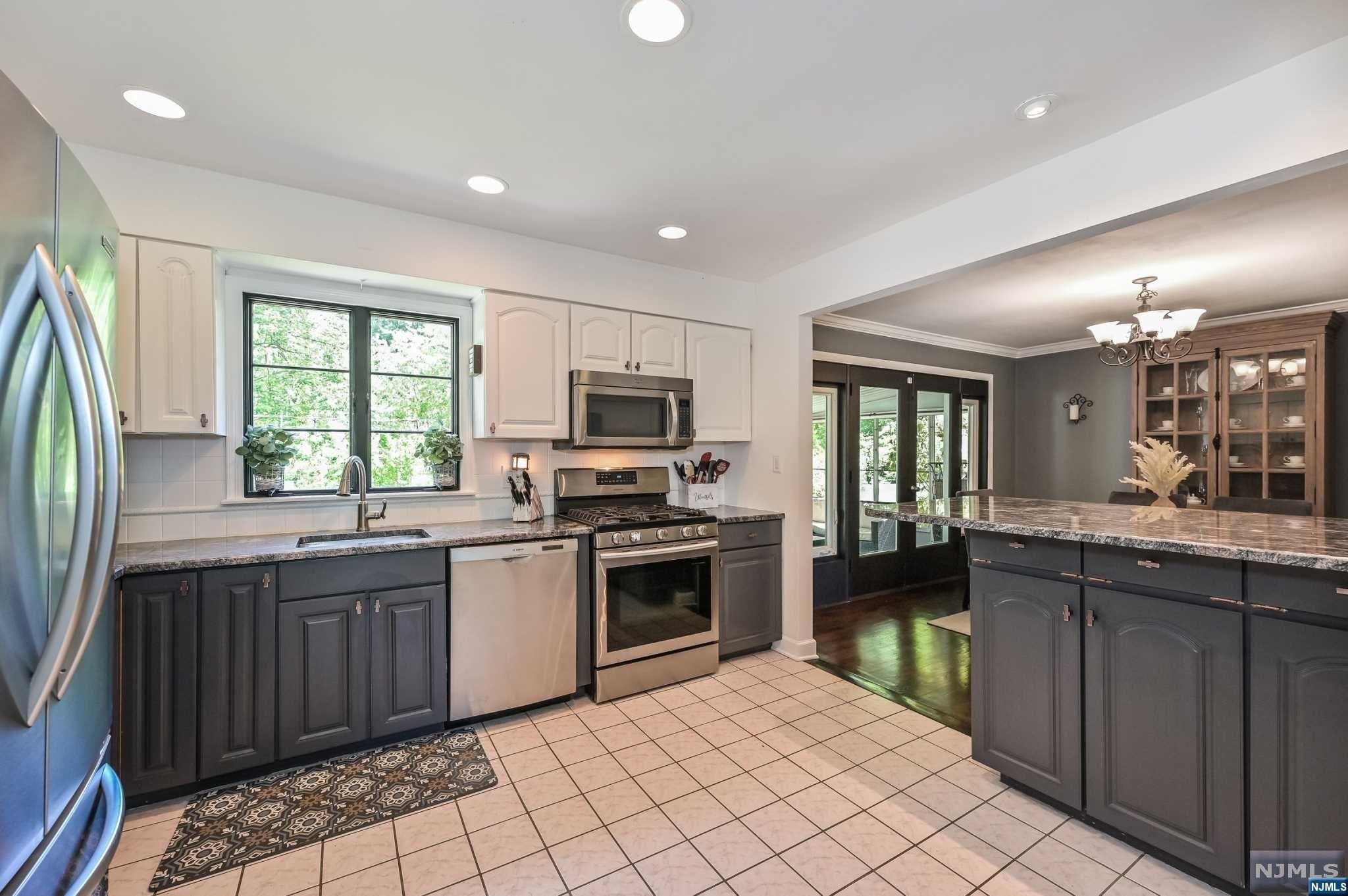 990 Woodland Avenue