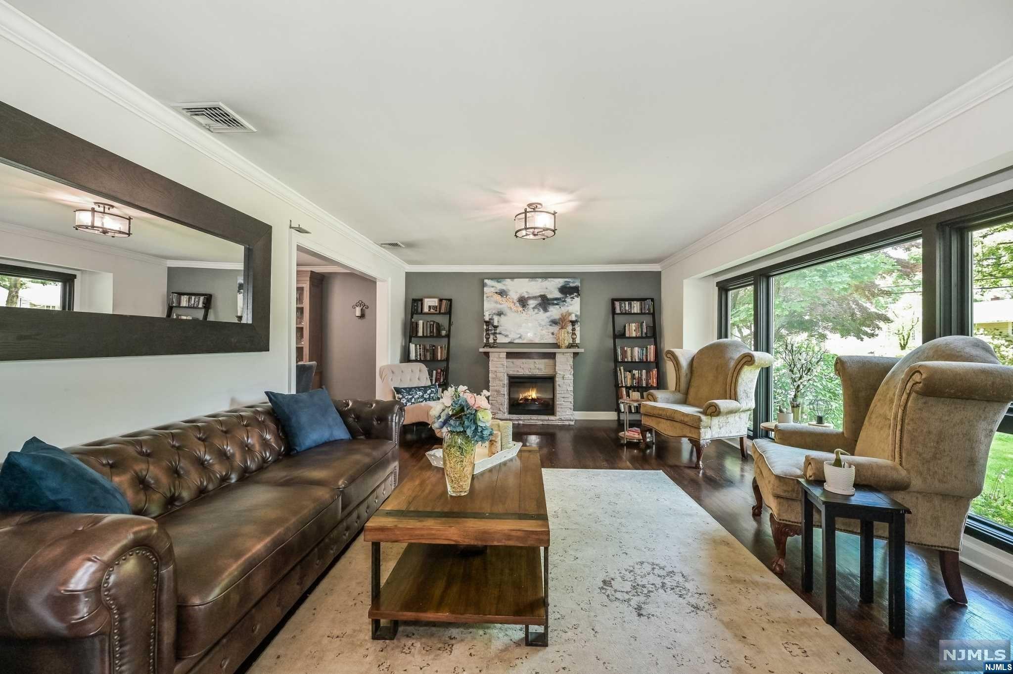 990 Woodland Avenue