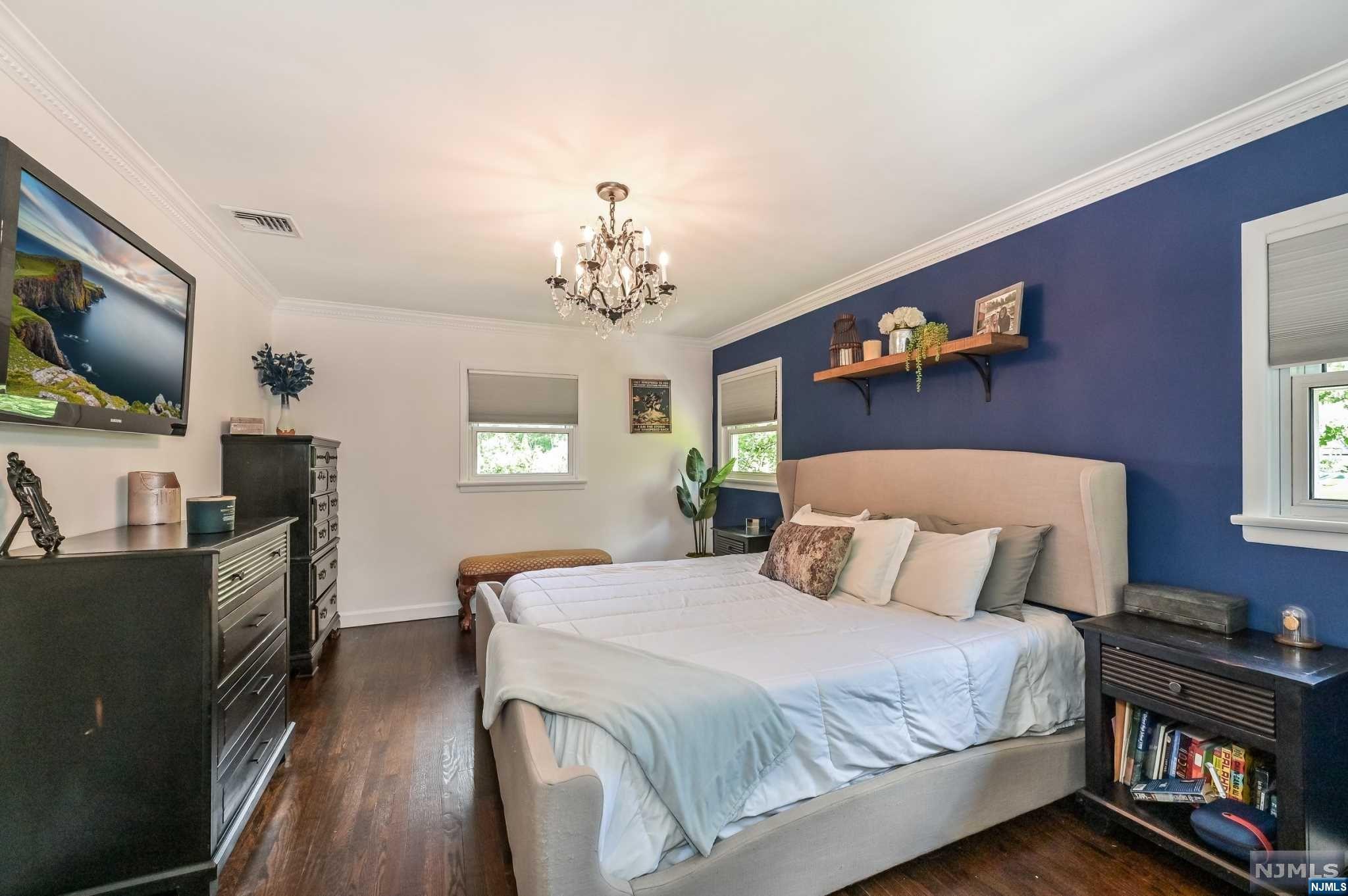 990 Woodland Avenue