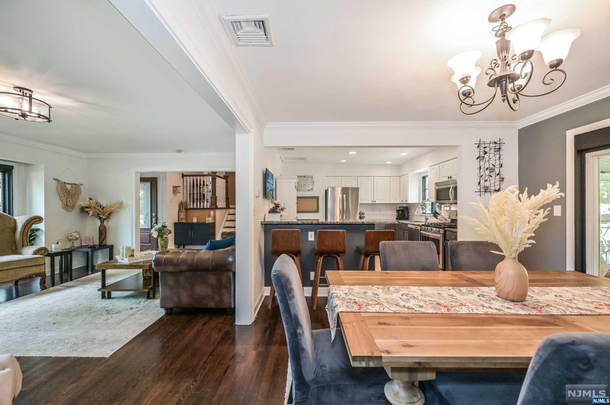 990 Woodland Avenue