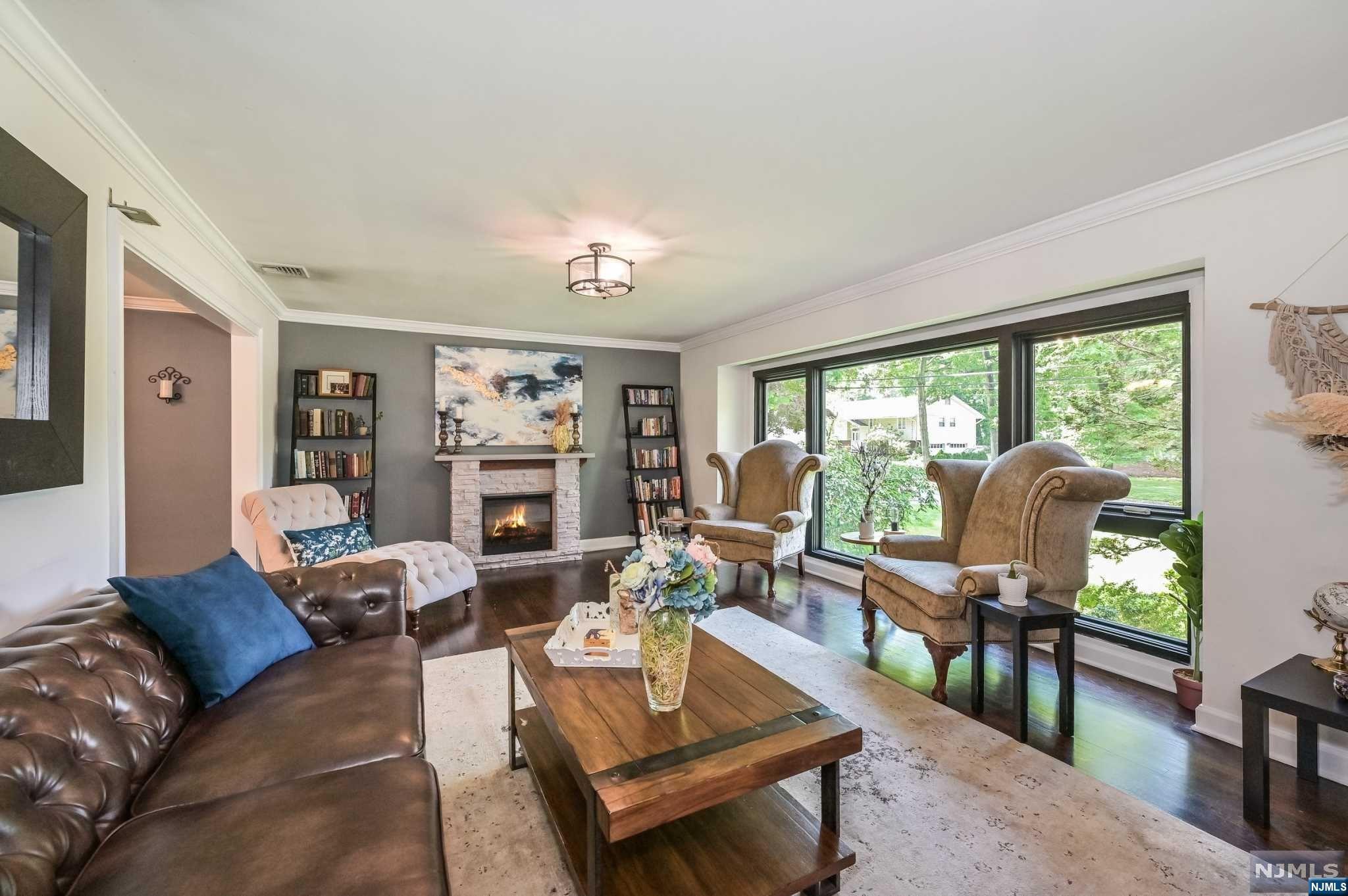 990 Woodland Avenue