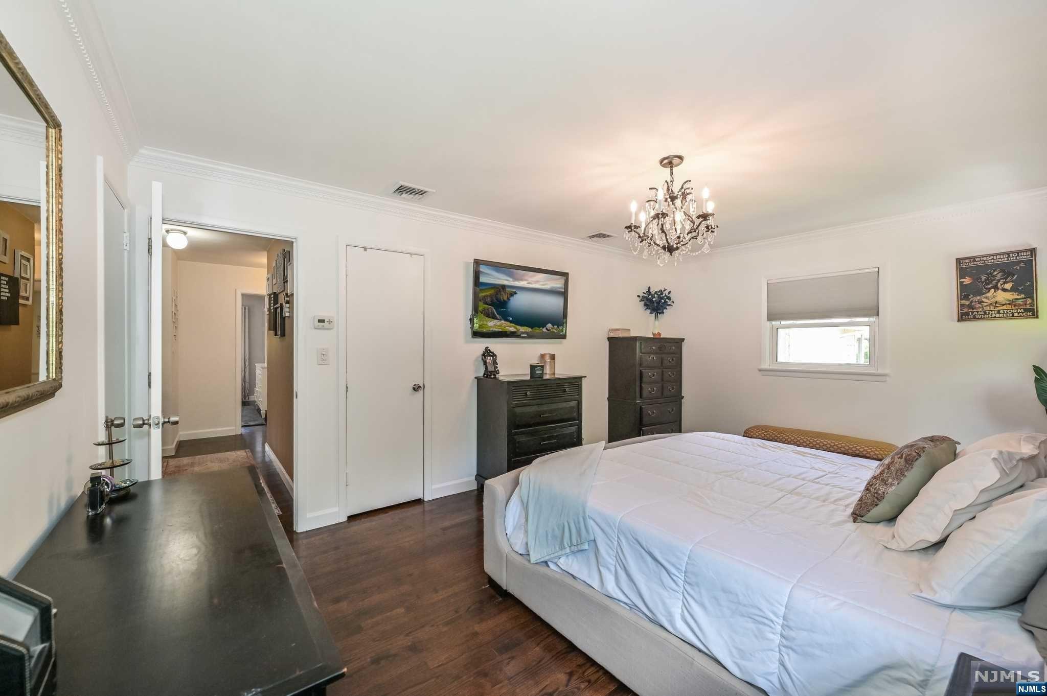 990 Woodland Avenue
