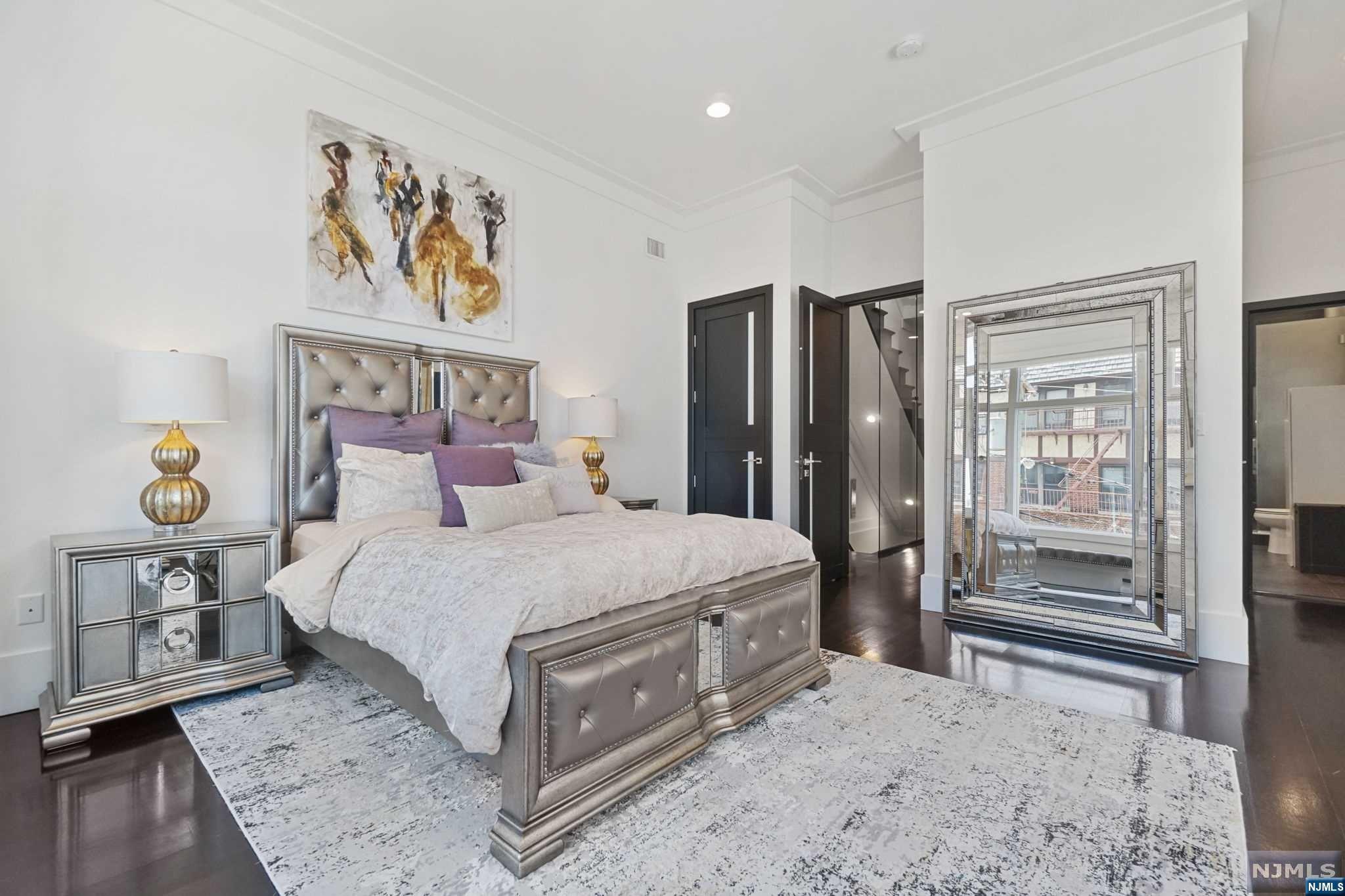 558 Undercliff Avenue B