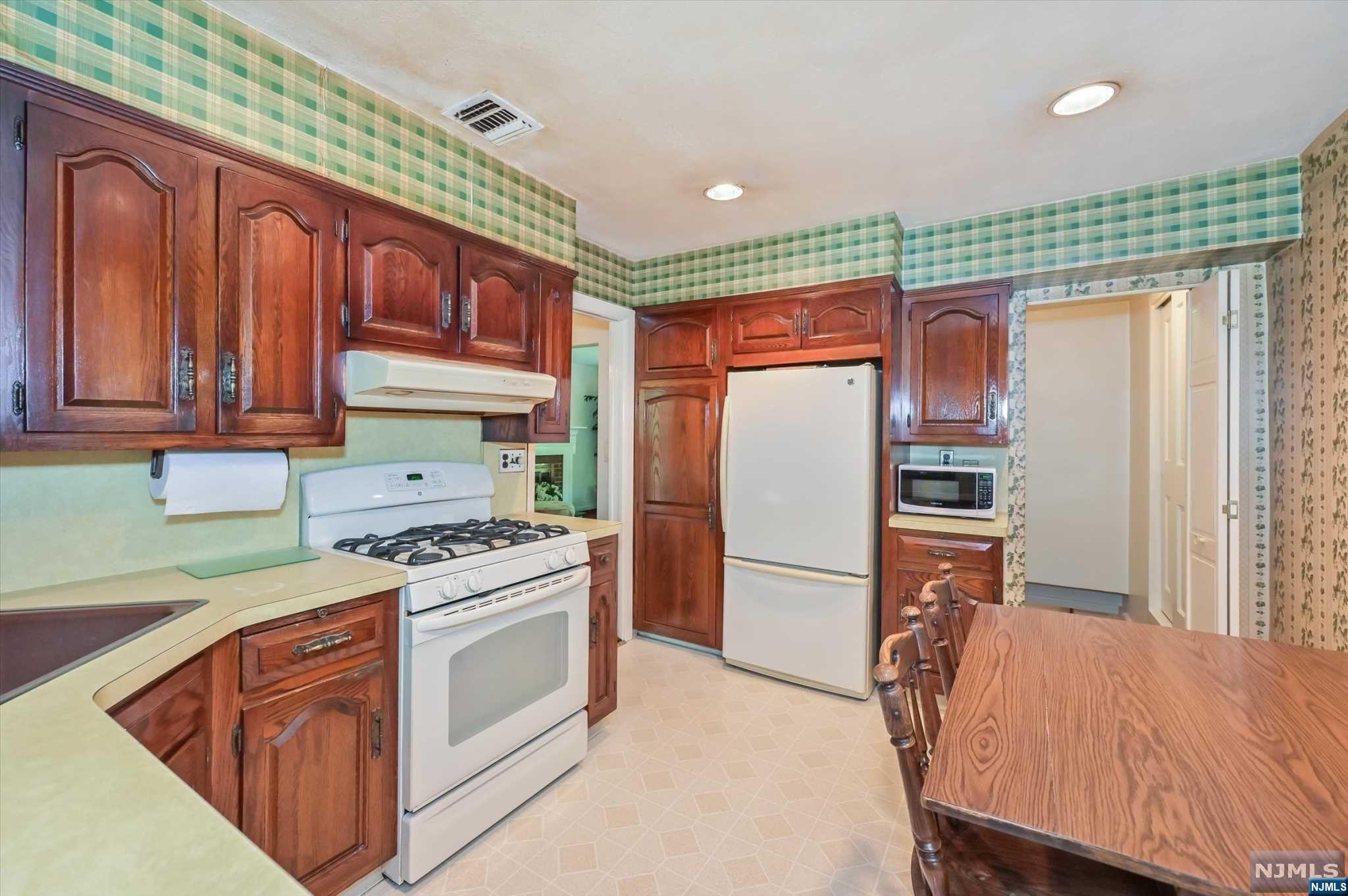 33 Dwight Avenue