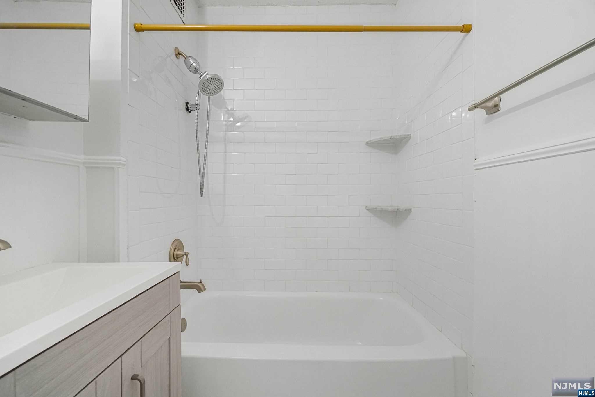 25 Grand Avenue 4A