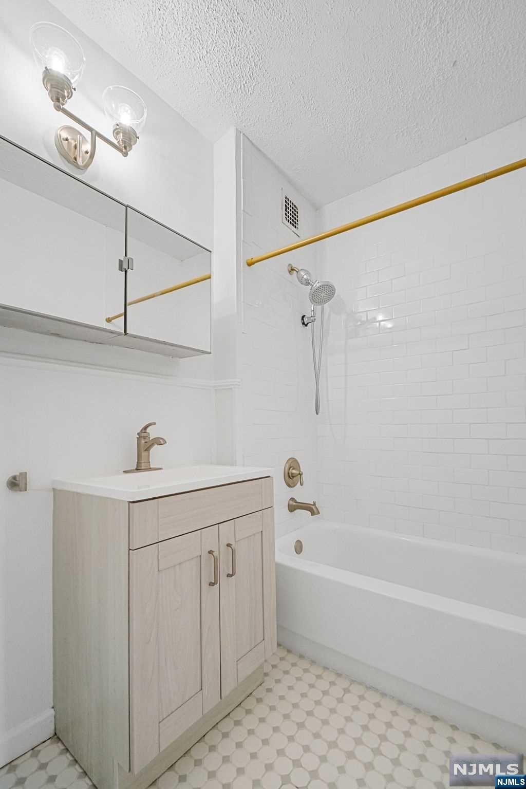 25 Grand Avenue 4A