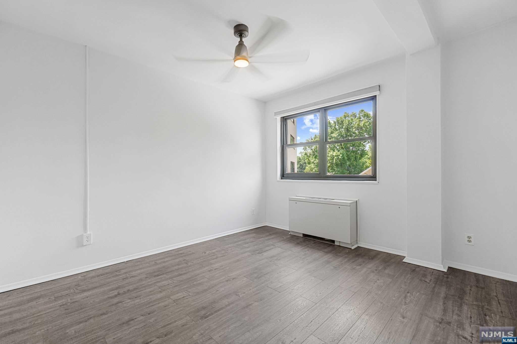 25 Grand Avenue 4A