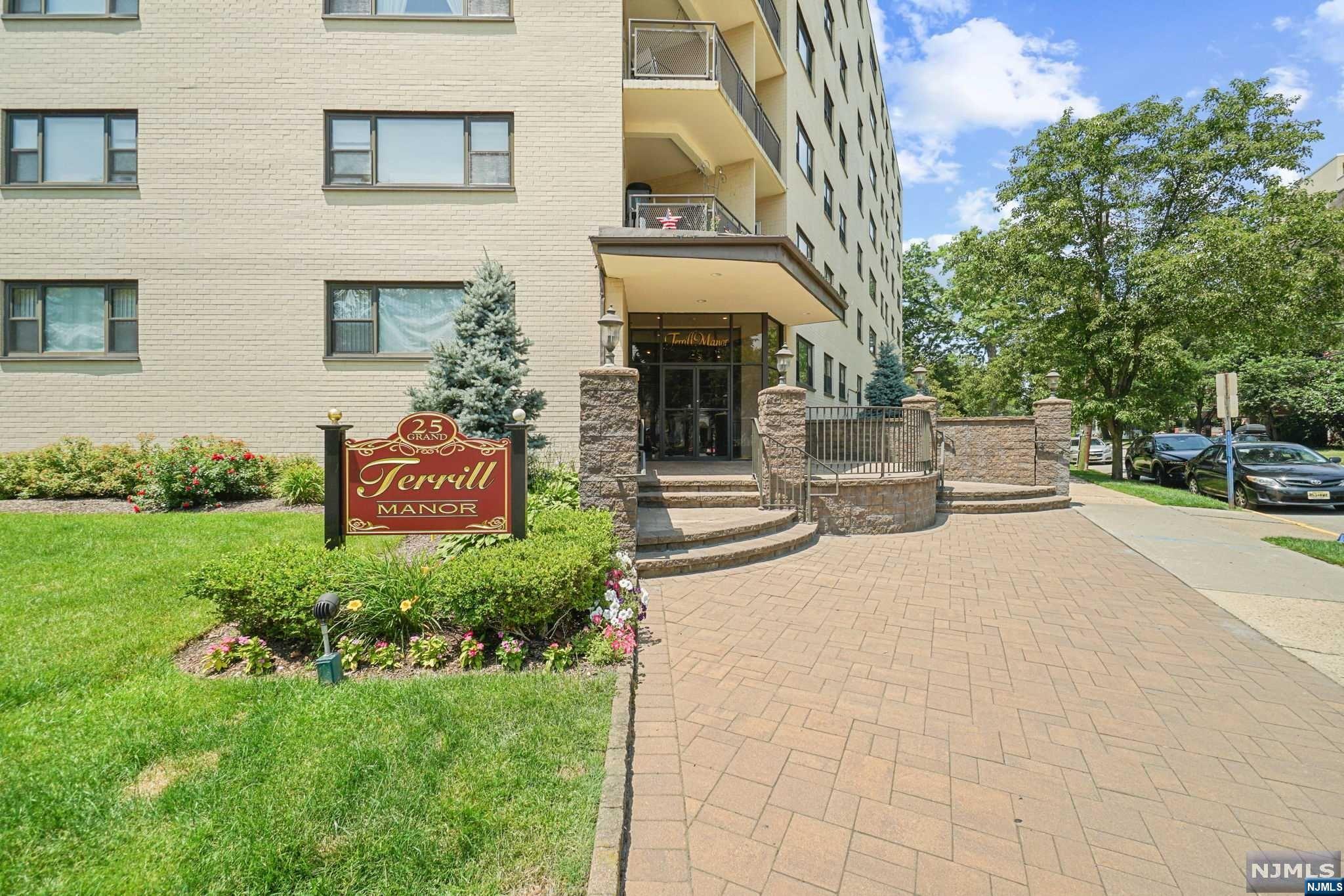 25 Grand Avenue 4A