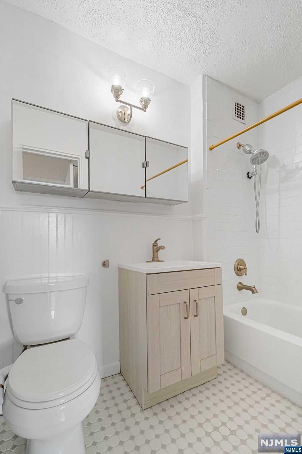 25 Grand Avenue 4A