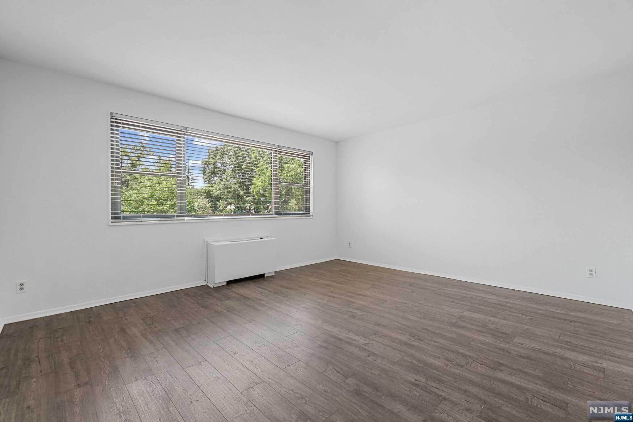 25 Grand Avenue 4A