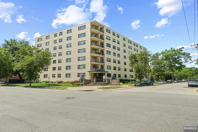 25 Grand Avenue 4A