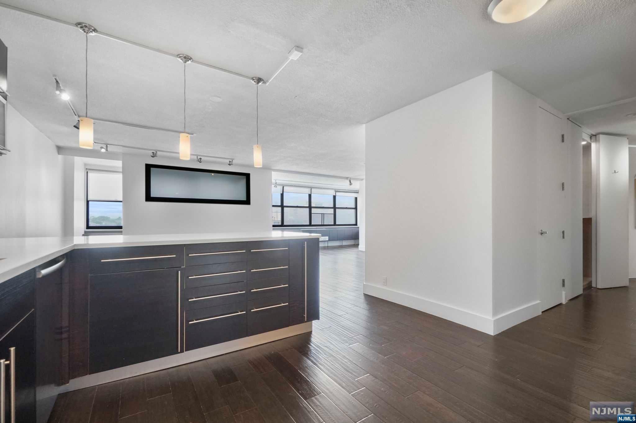 7000 Boulevard East 30H