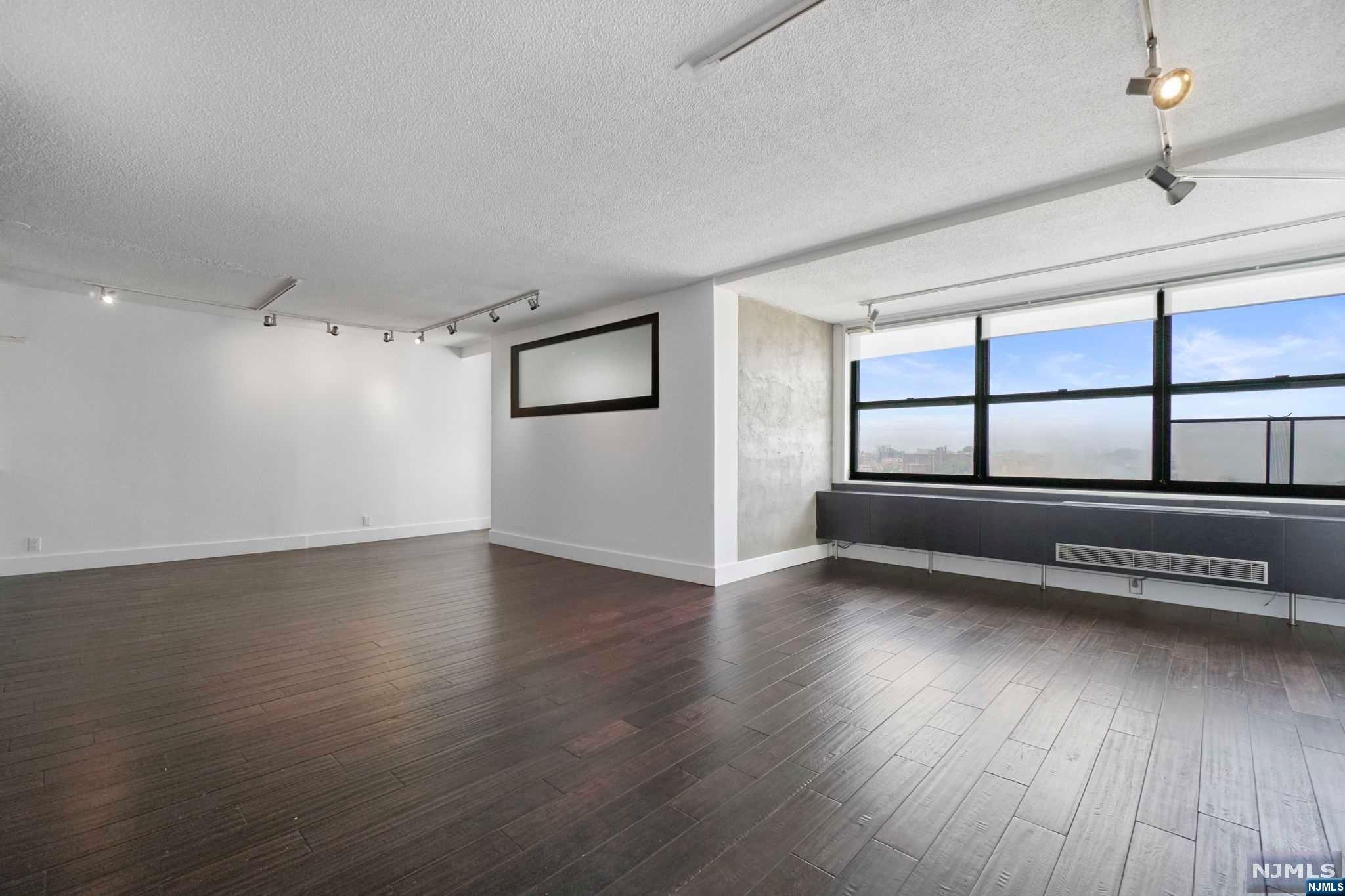 7000 Boulevard East 30H