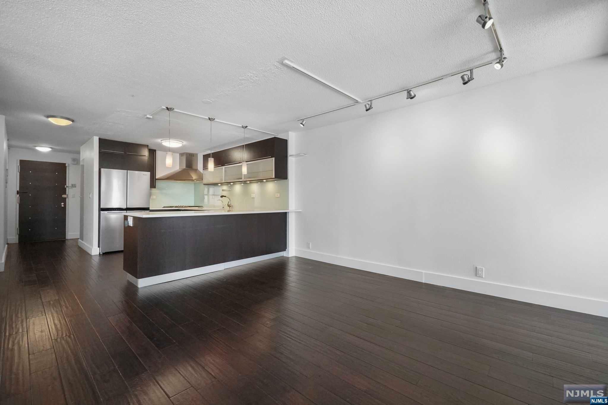 7000 Boulevard East 30H