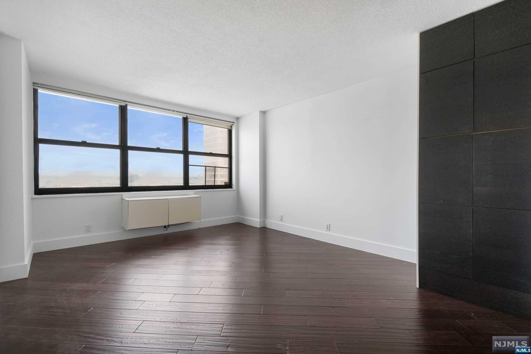 7000 Boulevard East 30H