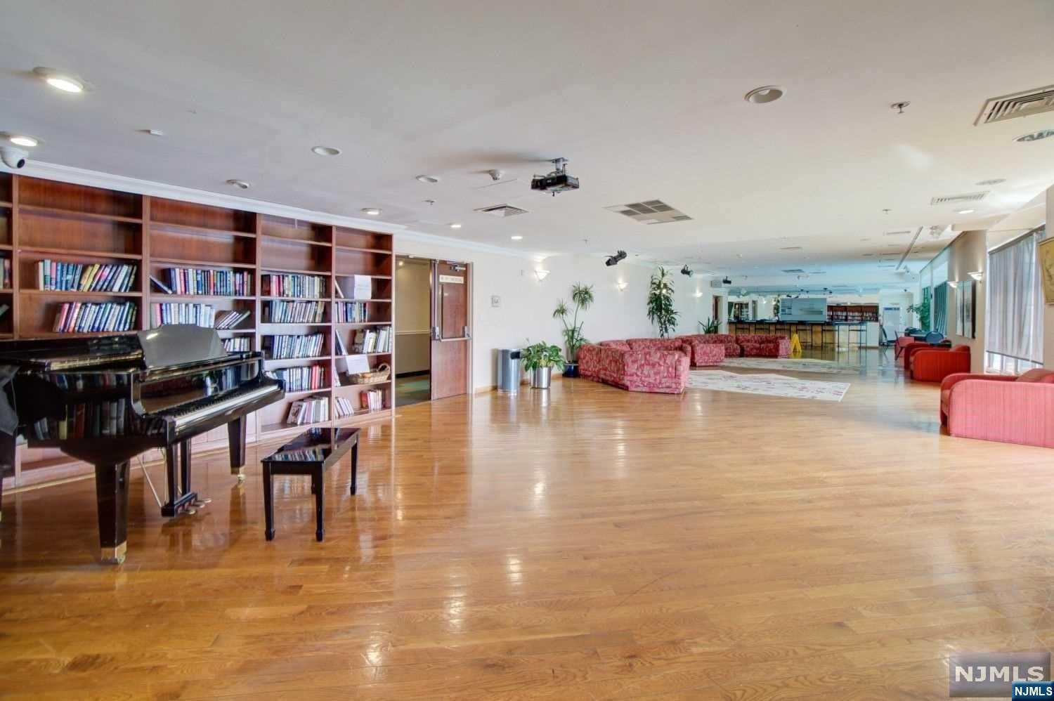 7000 Boulevard East 30H
