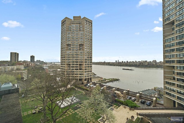 7000 Boulevard East 30H