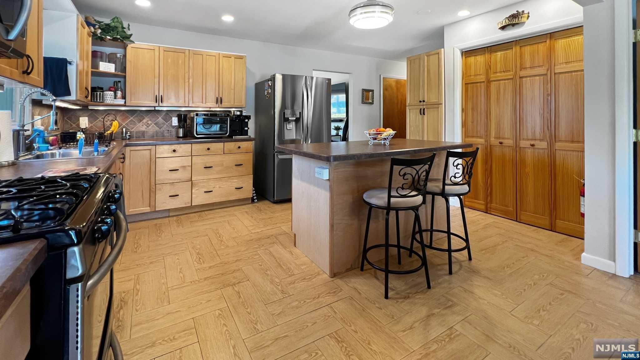 106 6th Avenue