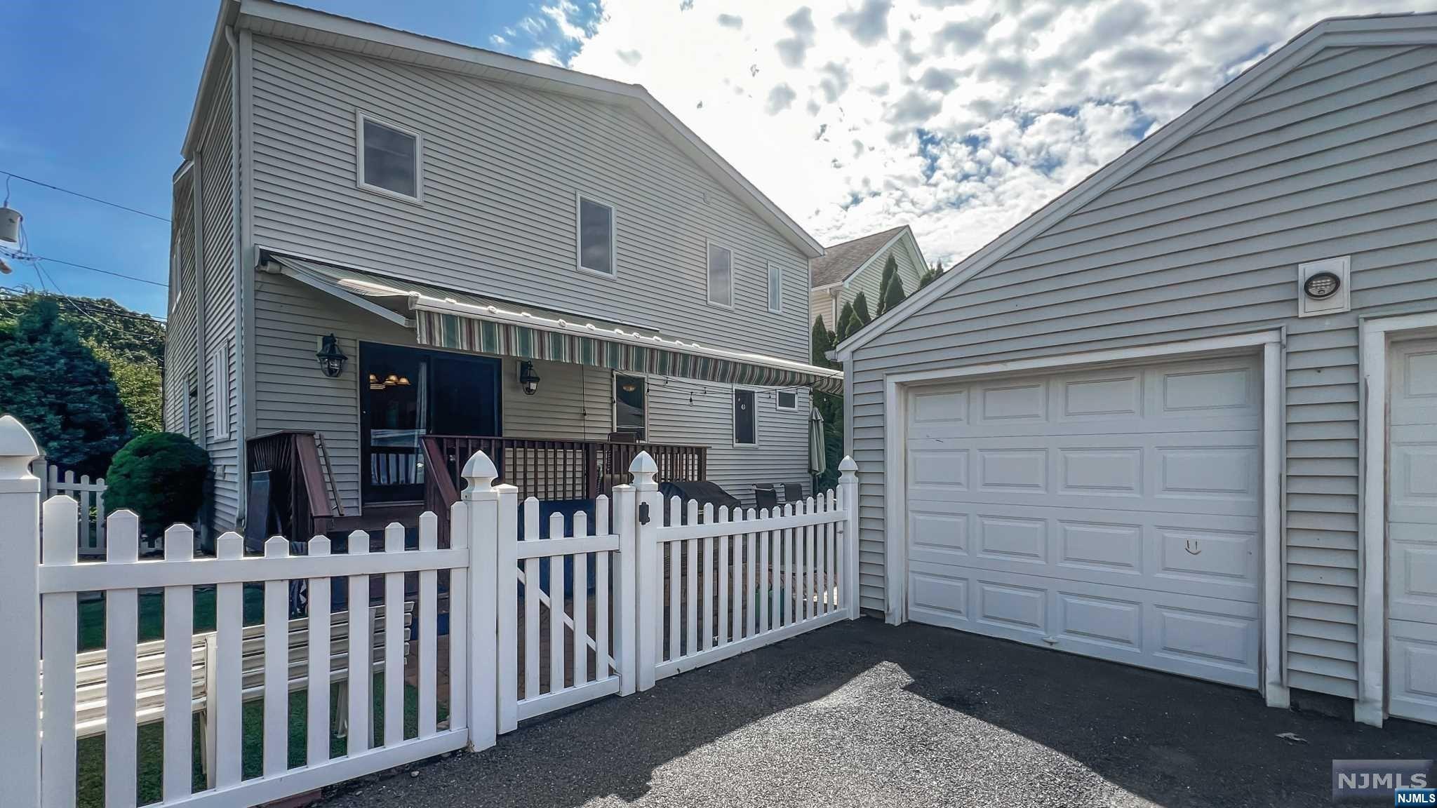 106 6th Avenue