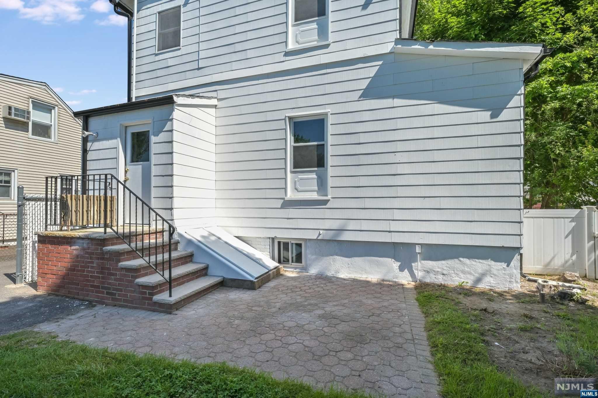 128 Grand Street