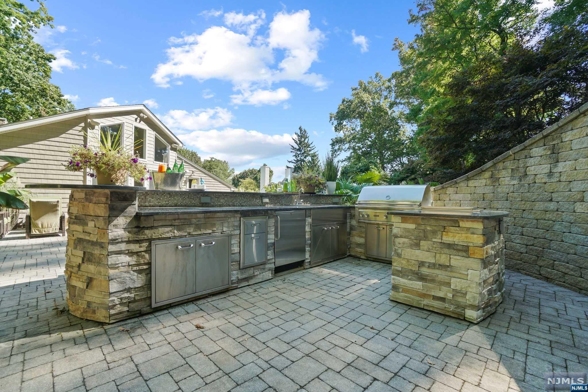 345 N Wyoming Avenue