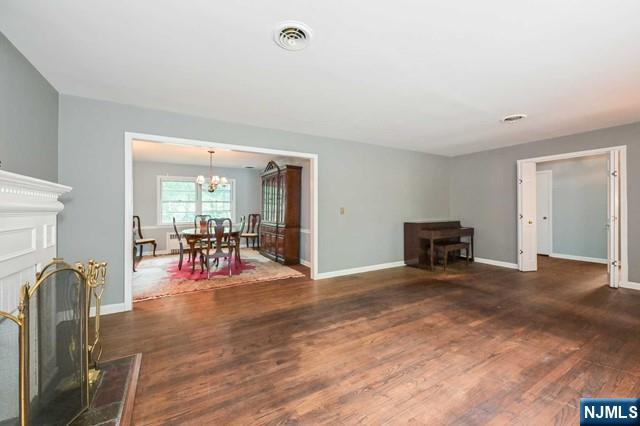 954 Phyllis Lane