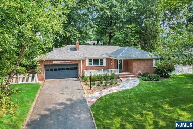 954 Phyllis Lane