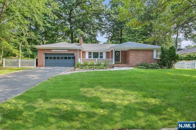 954 Phyllis Lane