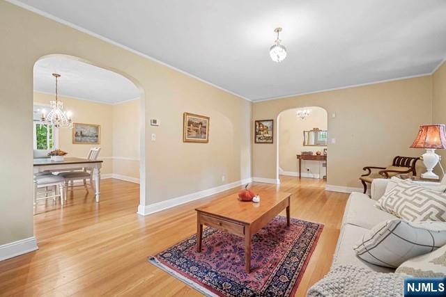 12 Lawrence Parkway