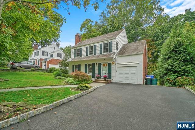 12 Lawrence Parkway