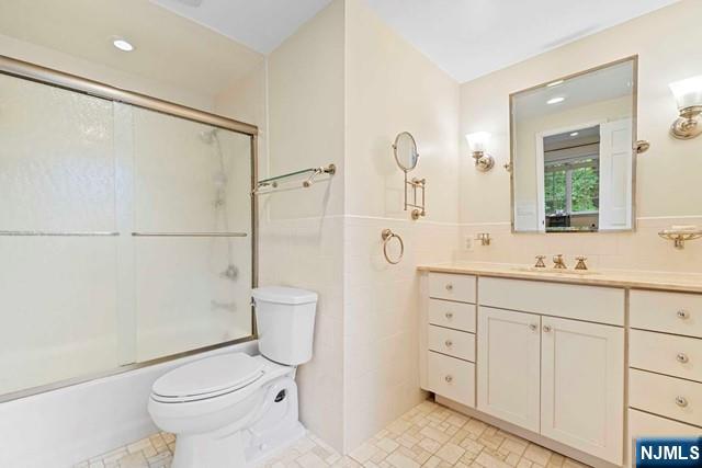 12 Lawrence Parkway