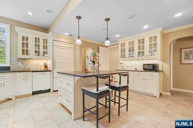 12 Lawrence Parkway
